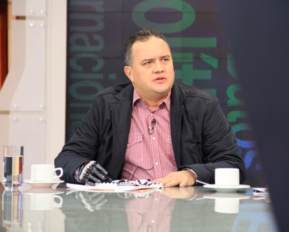 VTVcanal8's tweet photo. Gracias a las políticas revolucionarias dinero recaudado en impuestos va a beneficio del pueblo, @jdavidcabello http://t.co/qCwiTPnT1b