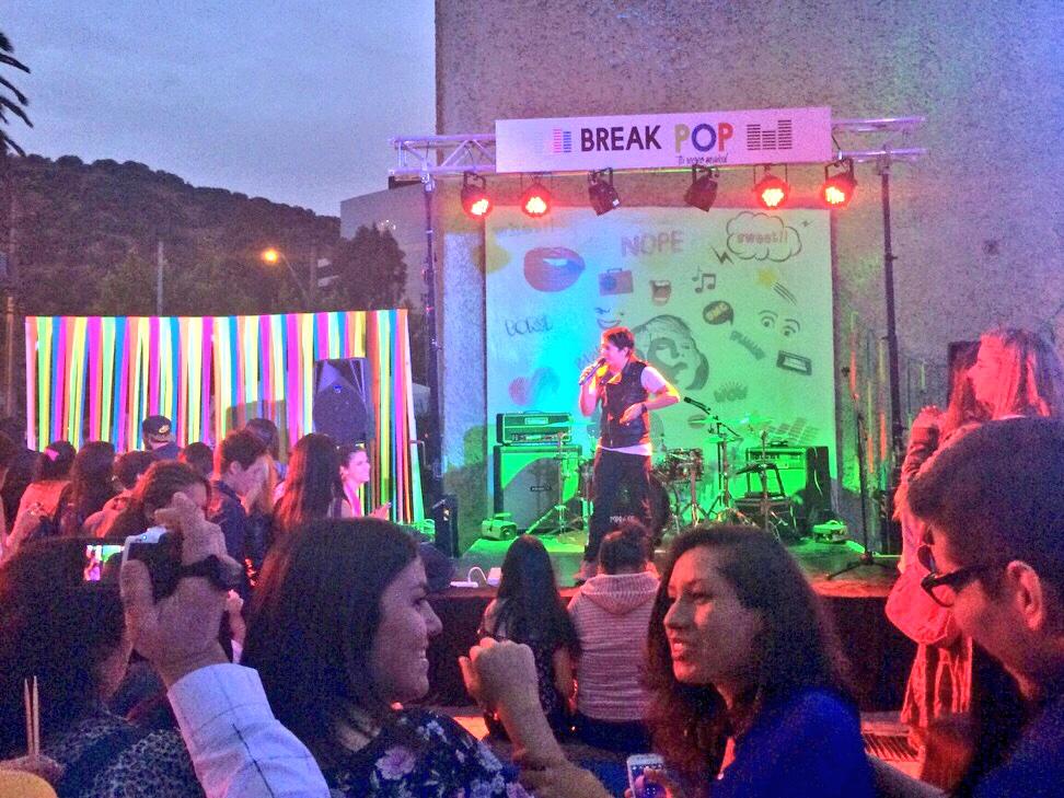 Karol_LuceroV's tweet photo. Animando Festival #BreakPop de la @UPacificoChile http://t.co/nXqNLFNVon