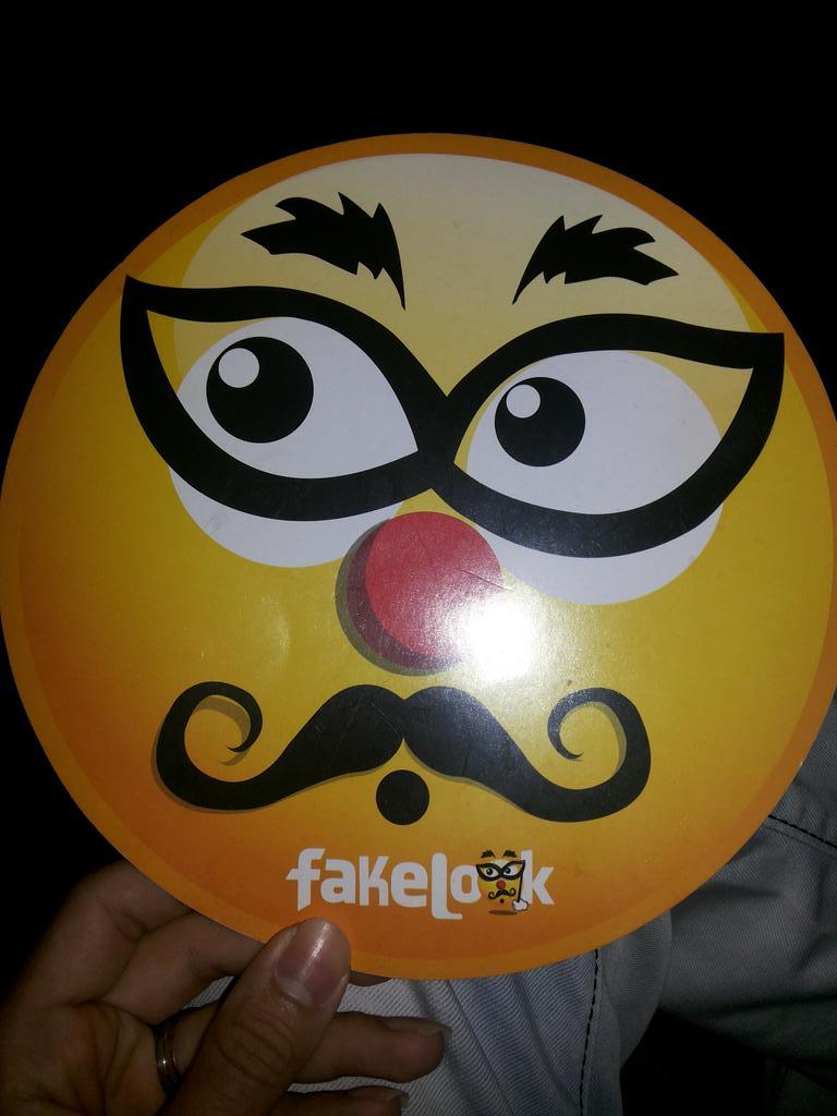 _luis_alex's tweet photo. Listo para diafrutar de la funcion #fakelook en #teatrolacuadra gracias a @ReebokPanama by #LiveWithFirePTY http://t.co/LeNMordt5A