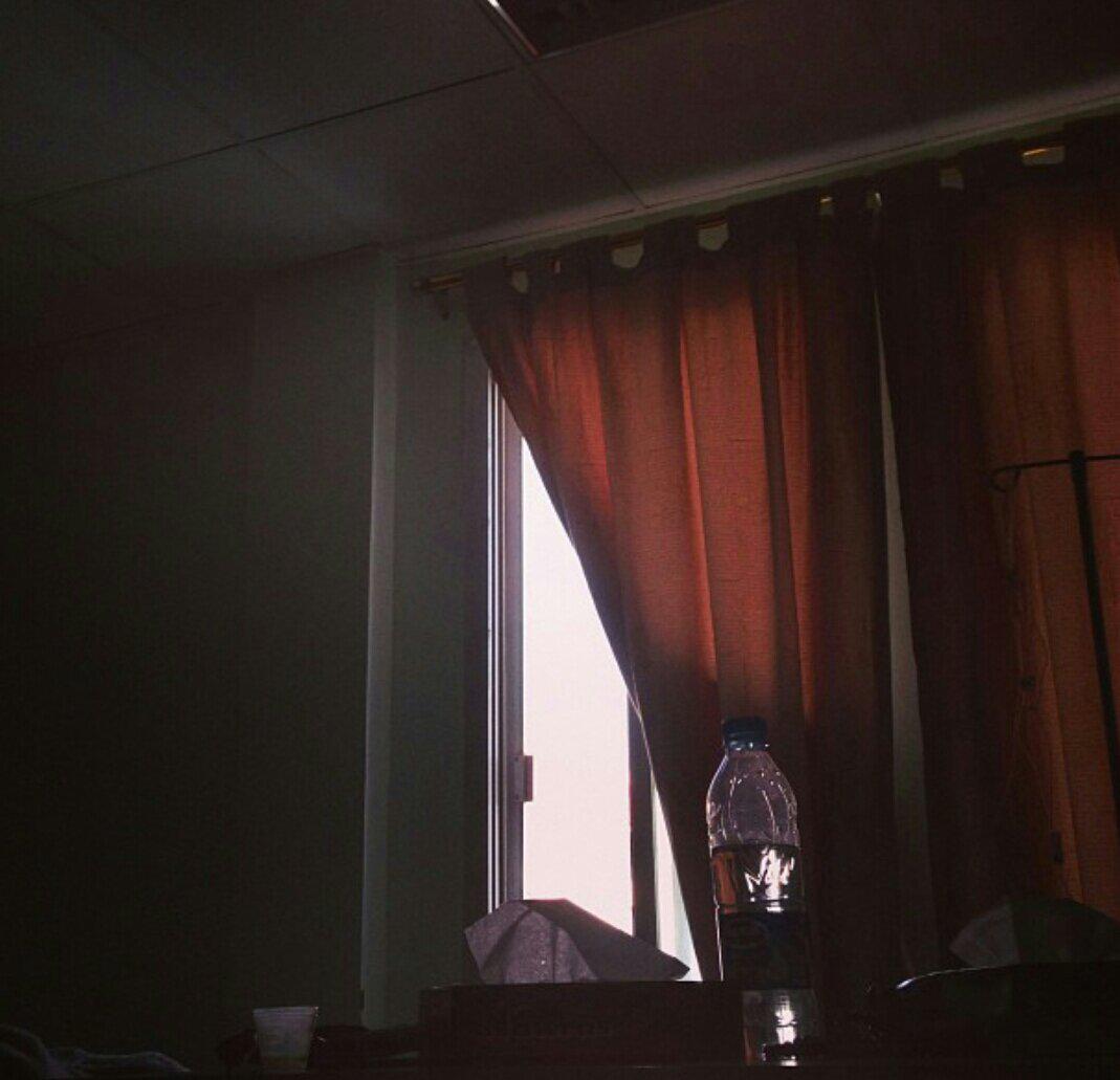AE_hn's tweet photo. يا الله لو أن في السماء بٌقعة ضوء 
 تٌشفي كٌل مريض أهلَكه أرق المرض وأيقظه صحوَ الوجع وأشقاه حرّ الألم . http://t.co/DzVZl1QDSn