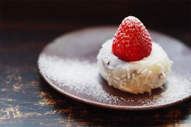 s_wee_ts's tweet photo. 苺大福🍓🍓

#スイーツテロ #飯テロ
#食べたくなったらRT
#スイーツ好きRT http://t.co/A7jxnhGZKs