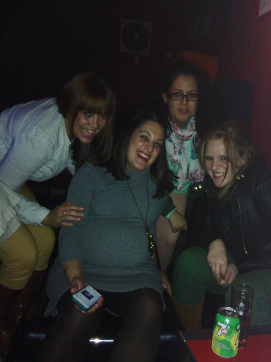Raquelit2's tweet photo. Aqui con estas un rato!! @NatalitaFlores  @volivares @97maria89 http://t.co/8Yfjy1Fr7b