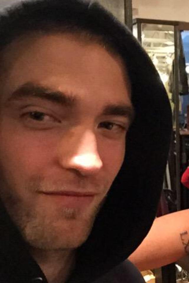 socalmom2four's tweet photo. #LARob #shoppingRob #fanpic ❤️ http://t.co/IfwVAsyIwi