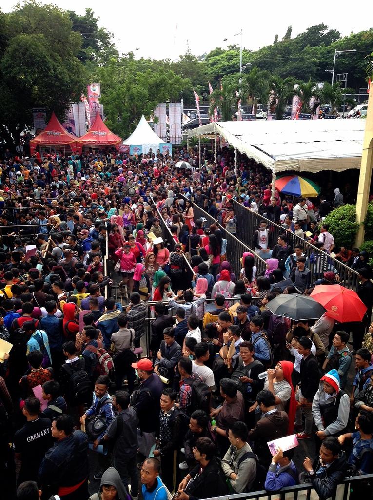 Suasana Antrian Audisi #DAcademy2 SEMARANG 
@ Rimba Graha di Jln Pahlawan 15-17. Semangat! :)