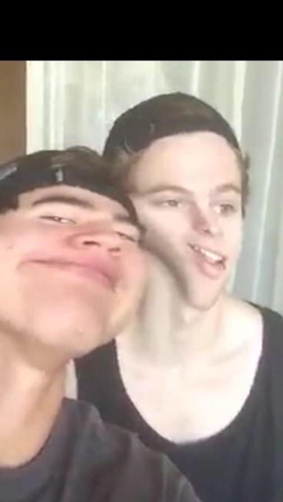 O2L_ConOrNah's tweet image. Me when I meet Calum