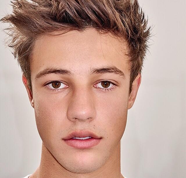 _realcameron_'s tweet photo. 👋🙌 http://t.co/NgNVRuvLjG