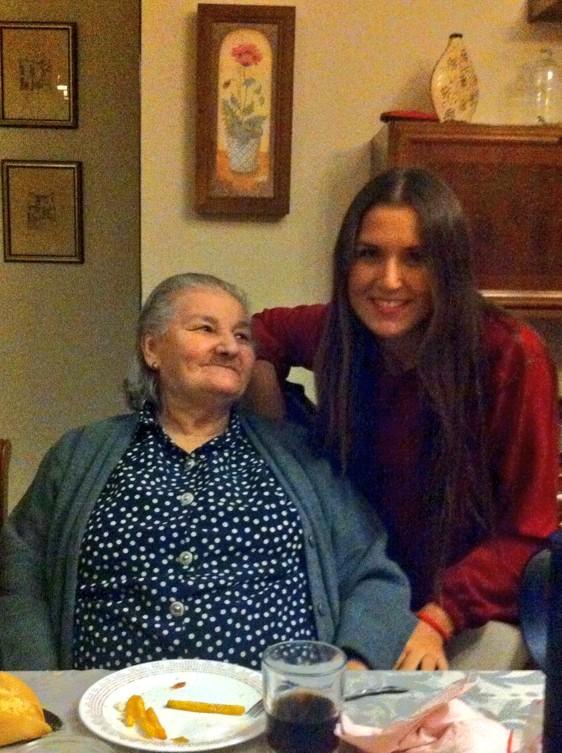 NurryPally's tweet photo. Cumple de abuela 🎁🎉🎂 La mujer más buena y maravillosa del mundo 😍 Todo lo que soy, se lo debo a ella! GRACIAS😘 http://t.co/sKxVwt0zZf