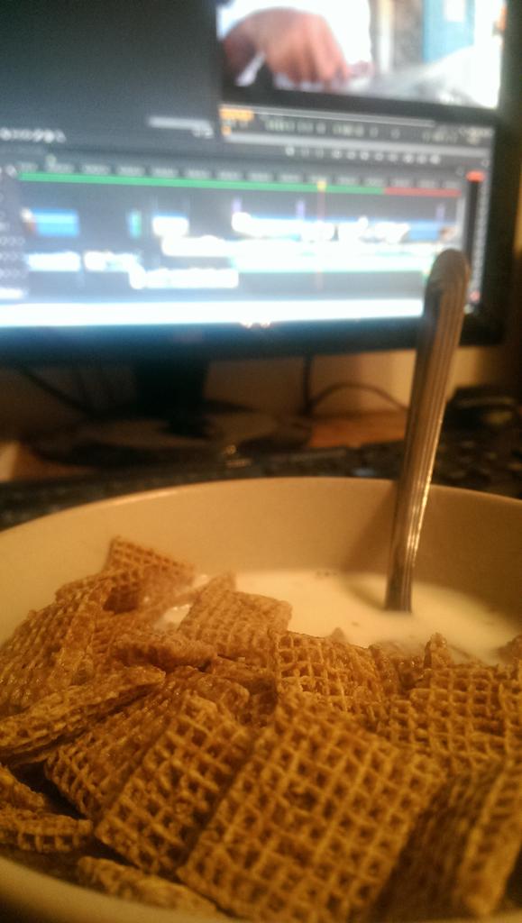 TobyCigar's tweet photo. Without this bowl of cereal... umm.. yh nothing would be different tbh... Pointless tweet really. #editlyf http://t.co/k6sfjzwiwa