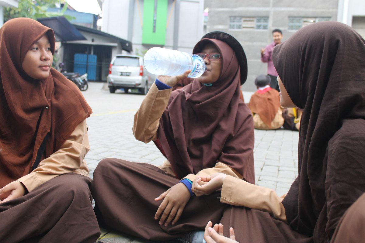 Sabtu,22-11-2014 pukul 16.15anak SABS kumpul dilapangan,Dan kita makan rujak bersama2. #SABSscoting <a href="/xavierasbysachi/">S A C H</a>