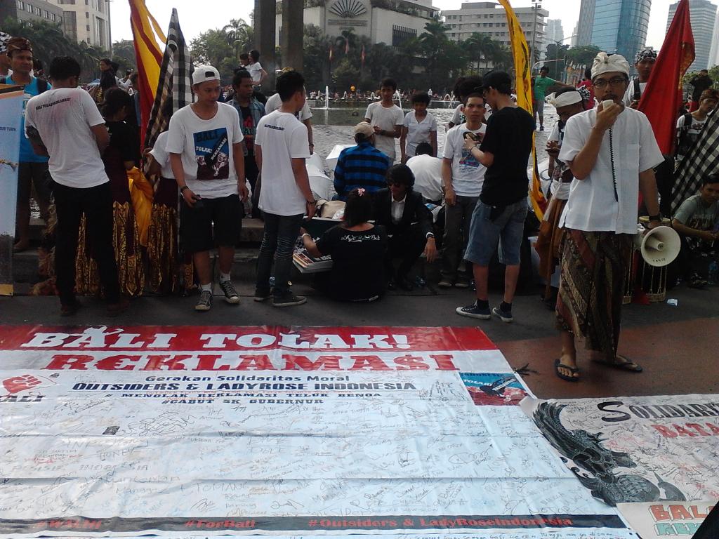 luthfi_elly's tweet photo. Harus tetap melawan!!!!! Cc @JRX_SID  @8rianna_  @xRMBLx  @ForBALI13 http://t.co/zsJ8cDb02e