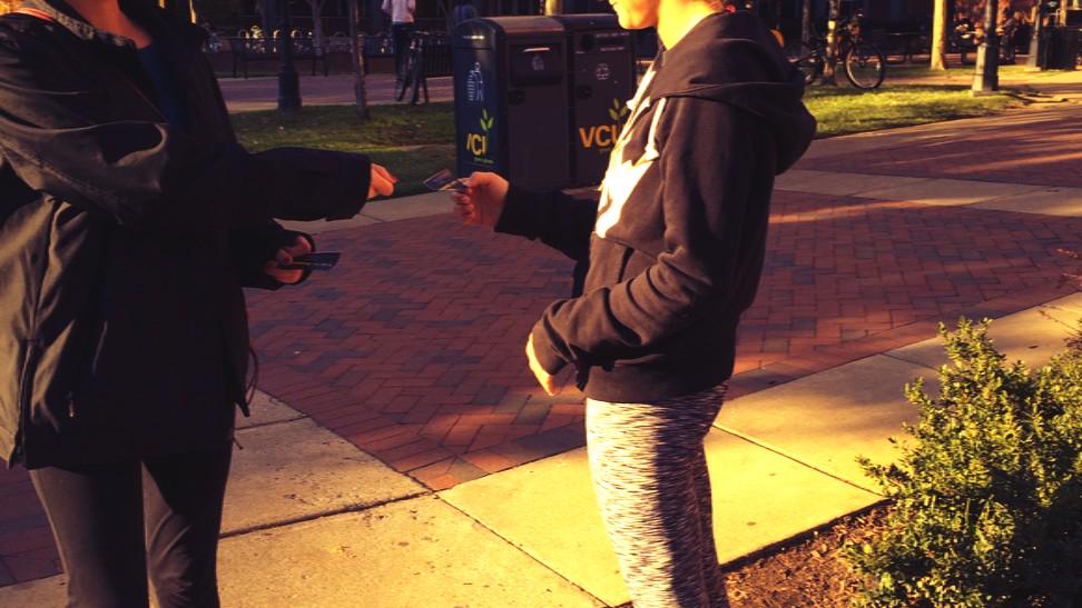 VCUCompliments's tweet photo. Passing out cards to our Ramily the other day! ⚫️💛 http://t.co/7zNAaVv2Iw