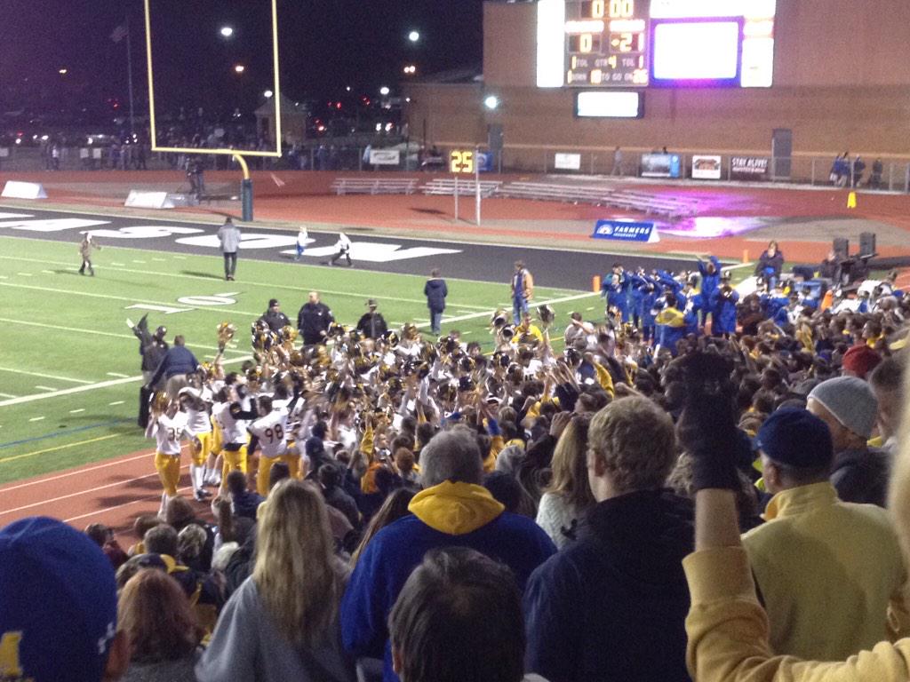 MattReiniger's tweet photo. @LetsGoBigMoe proud of my boys! Go big moe! http://t.co/0UiOlG3Itw