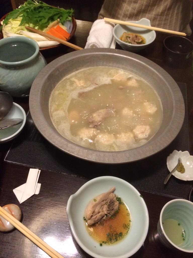 smap's tweet photo. 会社の先輩とランチ♡だいぶ前から予約してくれてて水炊きにありつけた。店員さんに旅行中でライブでって伝えると「金曜に慎吾さんが中洲店のほうにいらして…」って！おなじ鍋だあーー！！！ http://t.co/LpuAn2c0CG