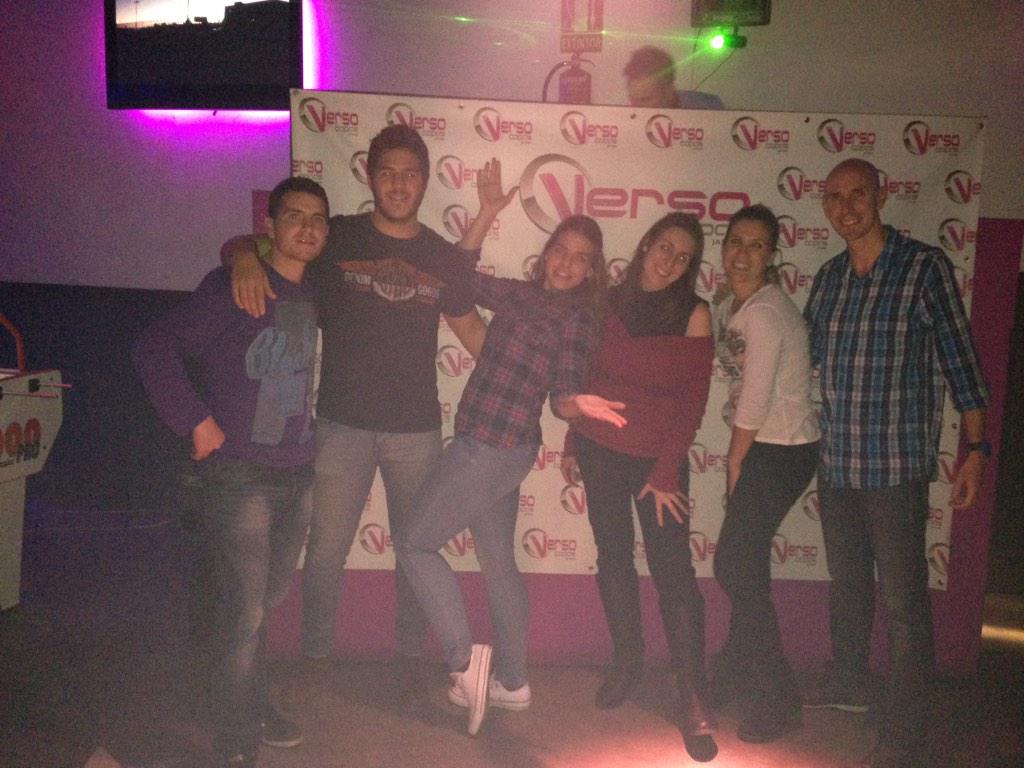 Imisalozano's tweet photo. En el #photocall de @VersoCopas con @AlbaAcedo @dwale20 @nota27 @notilla123 #etc http://t.co/e4NoG6Ltis