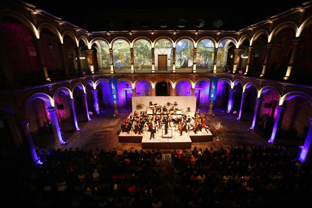 FMusicaMorelia's tweet photo. #FMM2014
¡Así comenzó el espectacular concierto de la Orquesta Estatal en la Gärtnerplatz de Munich! http://t.co/ZsqEfSGhSy