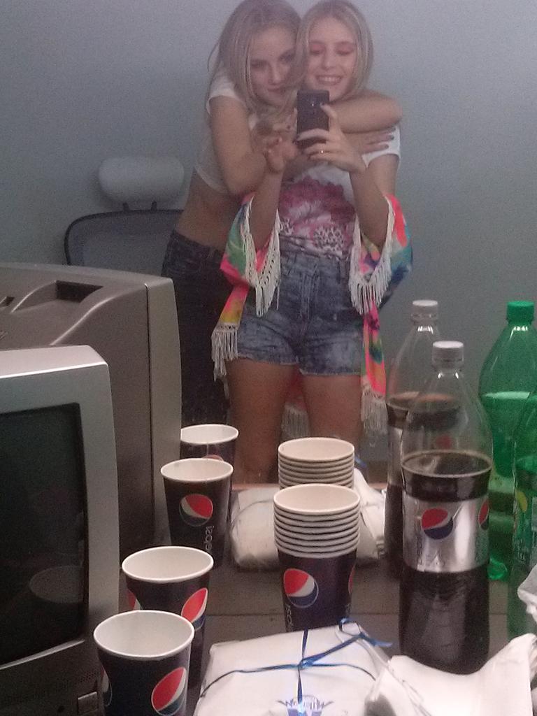 male_dosalexito's tweet photo. @delf_dosalexito las rubias http://t.co/sBGyWLToos