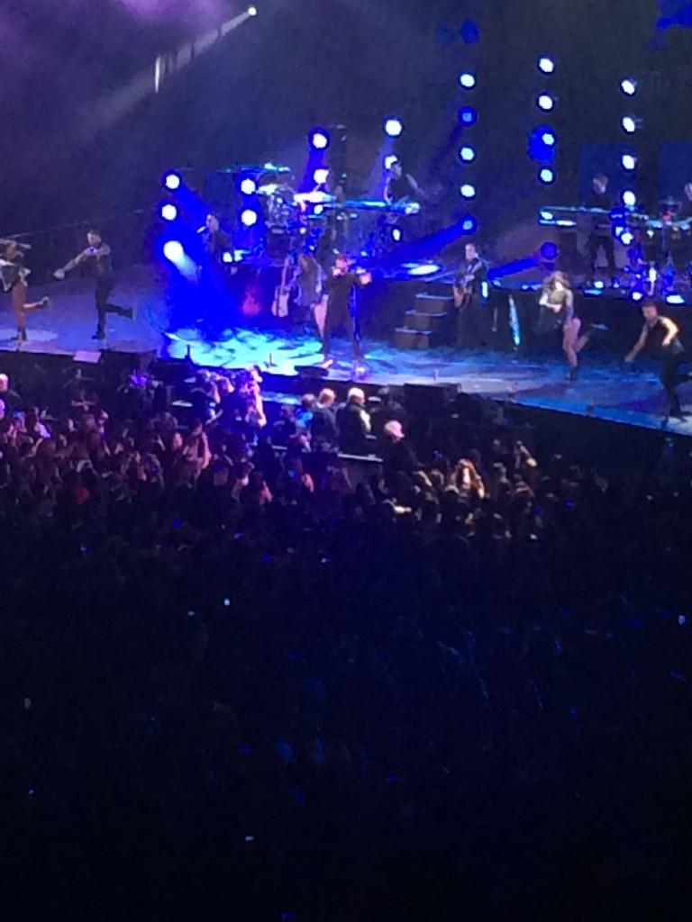 xoxoLizza's tweet image. Eek!#IHeartFiestaLatina has officially started w/@ricky_martin opening.TY @jcpenney #jcpstyle