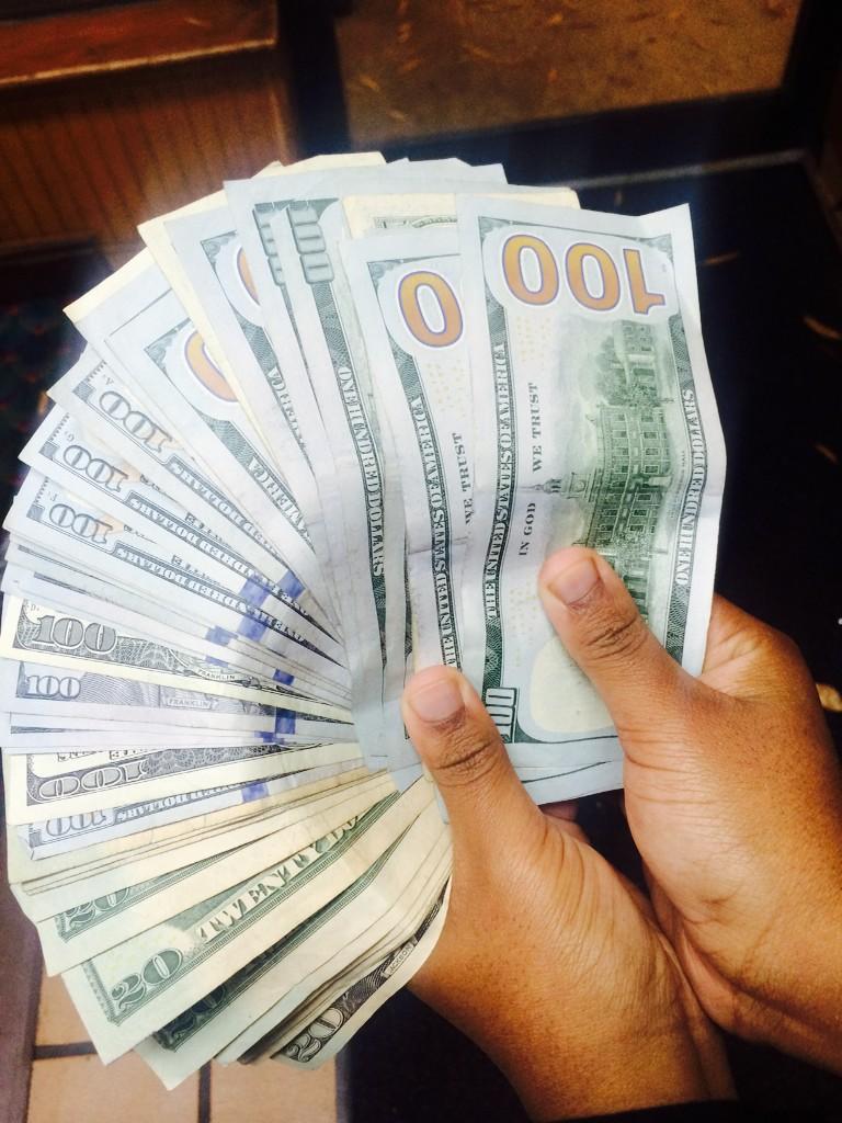 _ClassySassy's tweet photo. Lil bitch said my wendys check blessing me π© . YES INDEED BITCH get your cake up hoe ! #FLEXFORWHAT? http://t.co/NVYSCjoktU