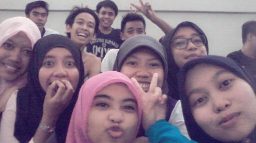 ragayu's tweet photo. Semester boleh tua, tapi semangat tetap muda .cayooo 2011 A @Psychomonth #psychomonth19th #psychoselfie #futsal http://t.co/IRuN5B4PEe