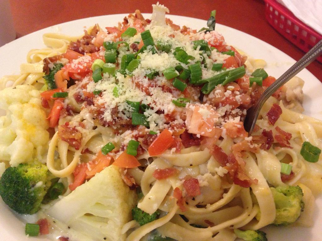 BlackGuyCarter's tweet photo. Special Grilled Chicken Alfredo #MadeByCarter http://t.co/TdZ9Z4g5Du