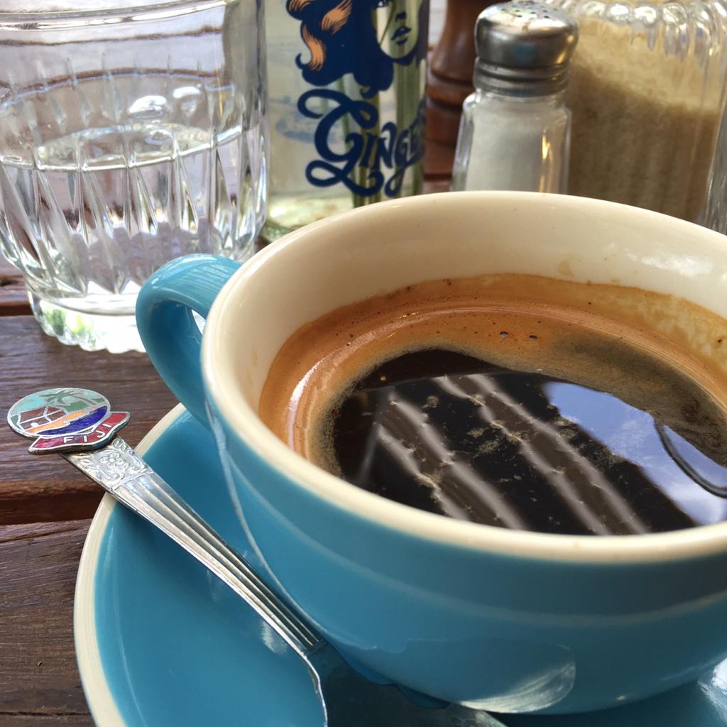 Broadshit's tweet photo. We had a coffee in Canberra. It was pretty funny. http://t.co/XHbhiinOlU