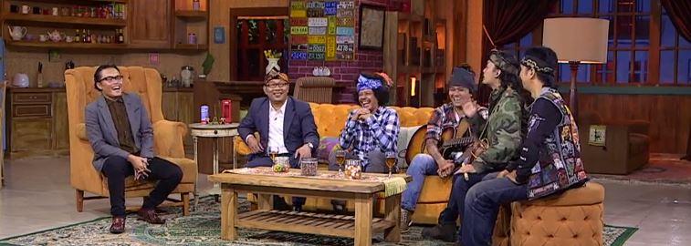 ClickBandung's tweet photo. Malam ini akan ada Kang @ridwankamil, @eddibrokoli, @manjasad dan @budi_cilok di @Ini_Talkshow jam 19.30 WIB. http://t.co/8Ut0H2Ib8q