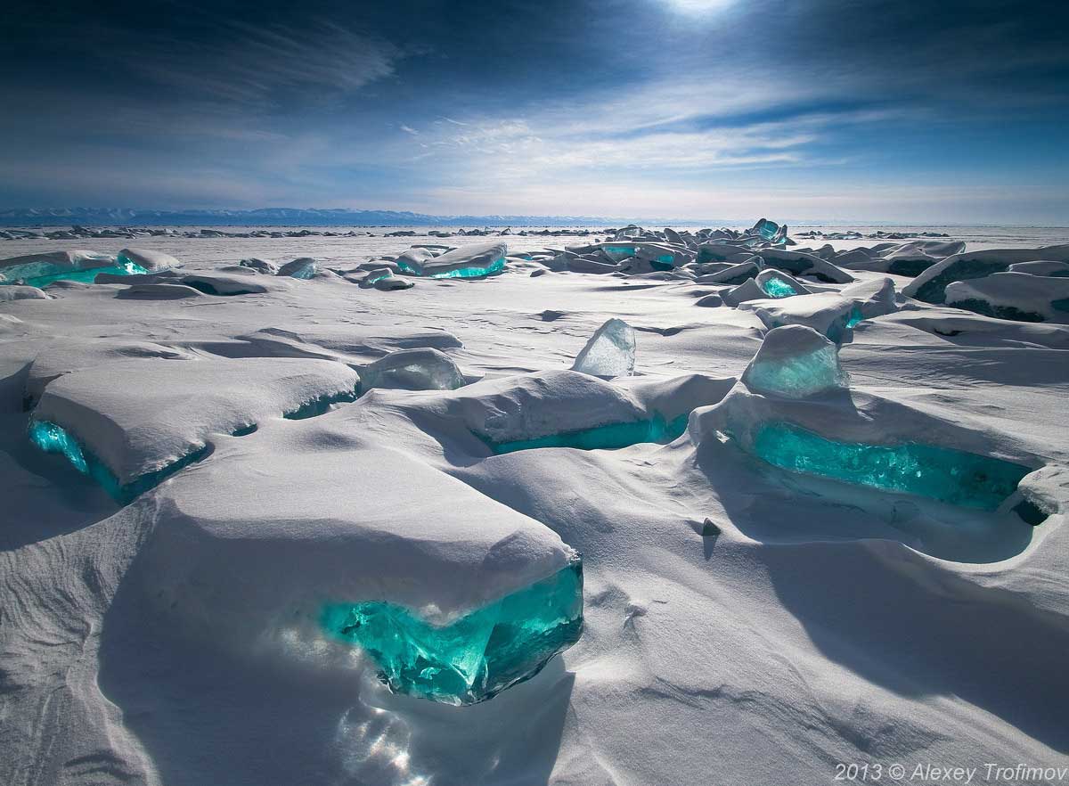 OMGFacts's tweet photo. Turquoise Ice in Northern Lake Baikal, Russia http://t.co/29Q5yKQG1Y