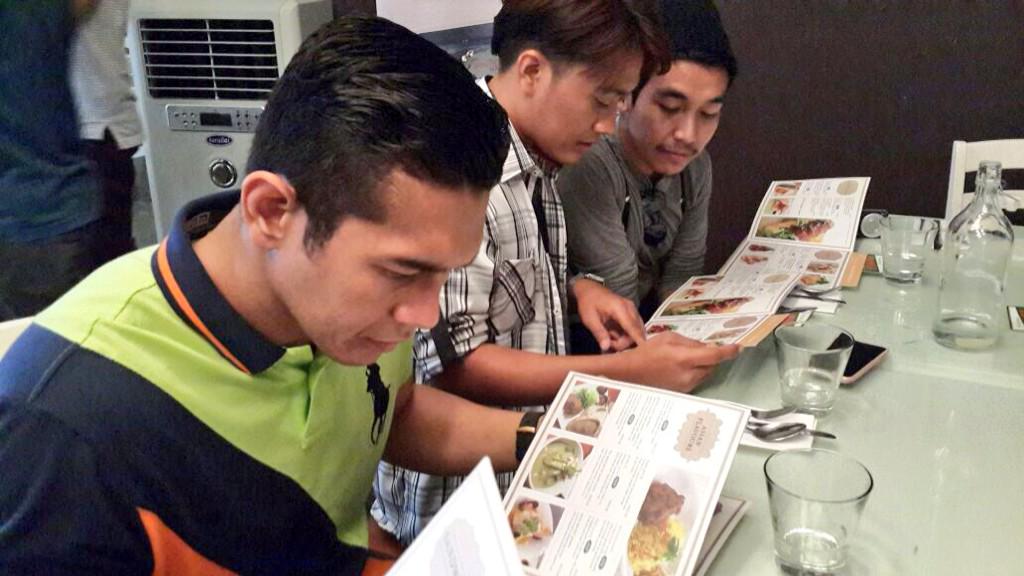 xtramy_'s tweet photo. #ASK2014 Ahad yang happening! #LunchdateWithFahrin di The Curve bersama pemenang! http://t.co/qAOA764C2b