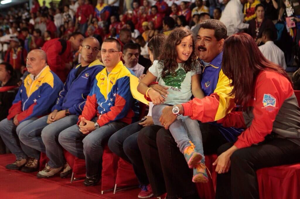 nicmaduroguerra's tweet photo. Feliz cumpleaños al mejor amigo, padre y abuelo del mundo. Te quiero mucho @NicolasMaduro. Digno hijo de Chávez!! http://t.co/jIJS6pQ0N6