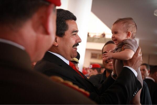 nicmaduroguerra's tweet photo. Feliz cumpleaños al mejor amigo, padre y abuelo del mundo. Te quiero mucho @NicolasMaduro. Digno hijo de Chávez!! http://t.co/jIJS6pQ0N6