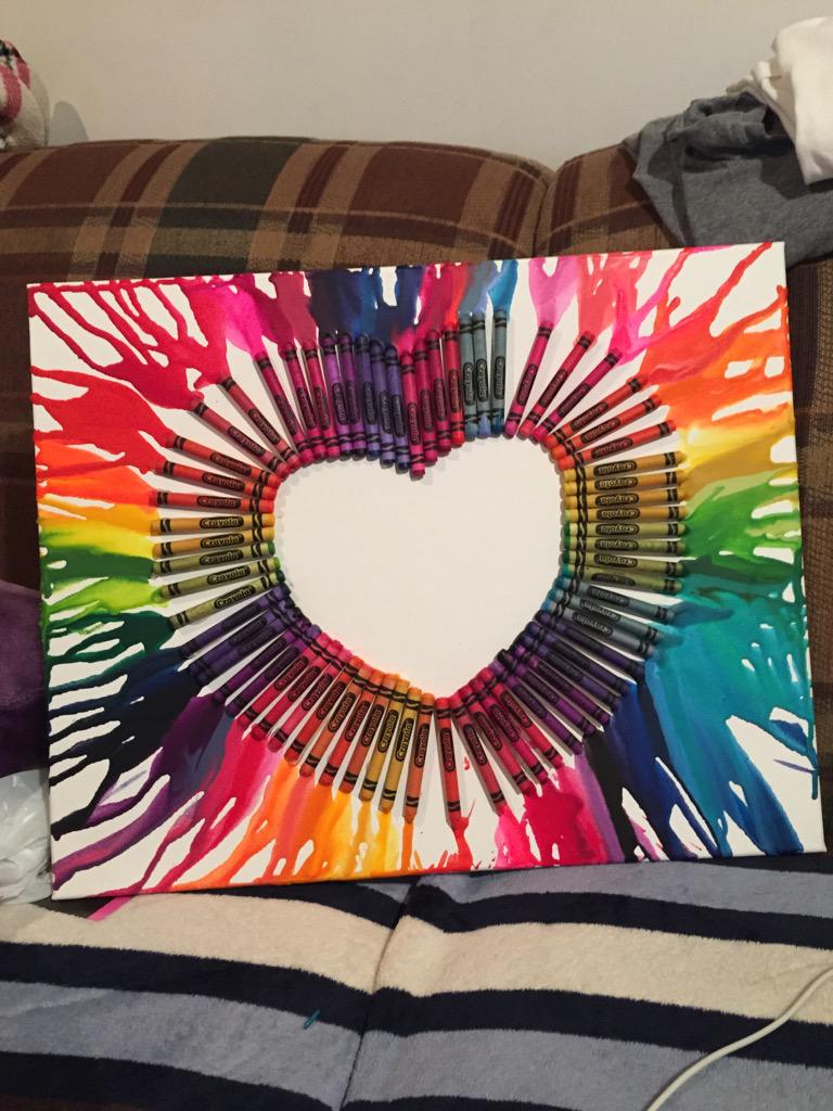 katiemcmanus210's tweet image. Being exiled to my house for the weekend isn't all that bad #crayonart #gotcreative