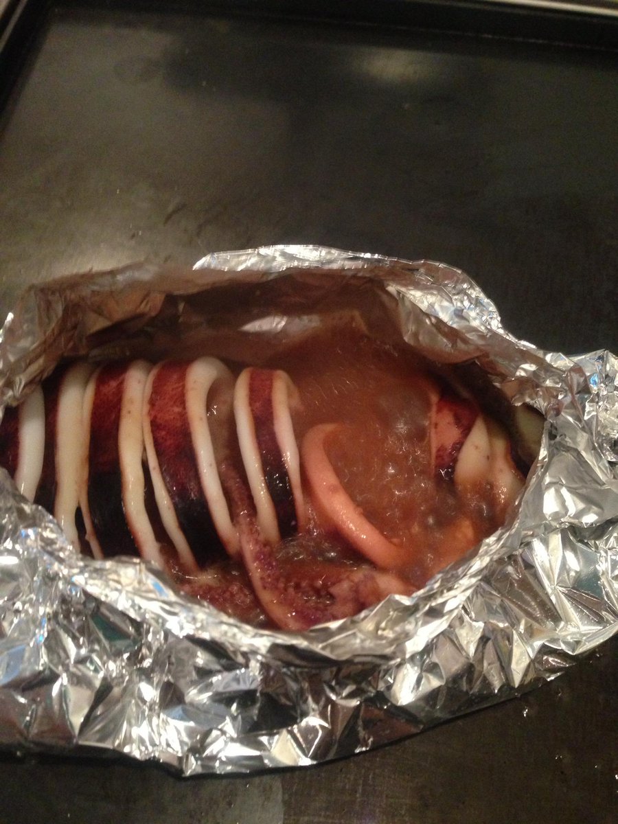 お好み焼き鉄板焼き よし田 昨日のご予約のお客様のご要望のサザエの残骸です 横須賀長井産のサザエです イカ好きということで 肝入りのホイル焼き バター醤油で召し上がってもらいました Http T Co 0n8stptnx8