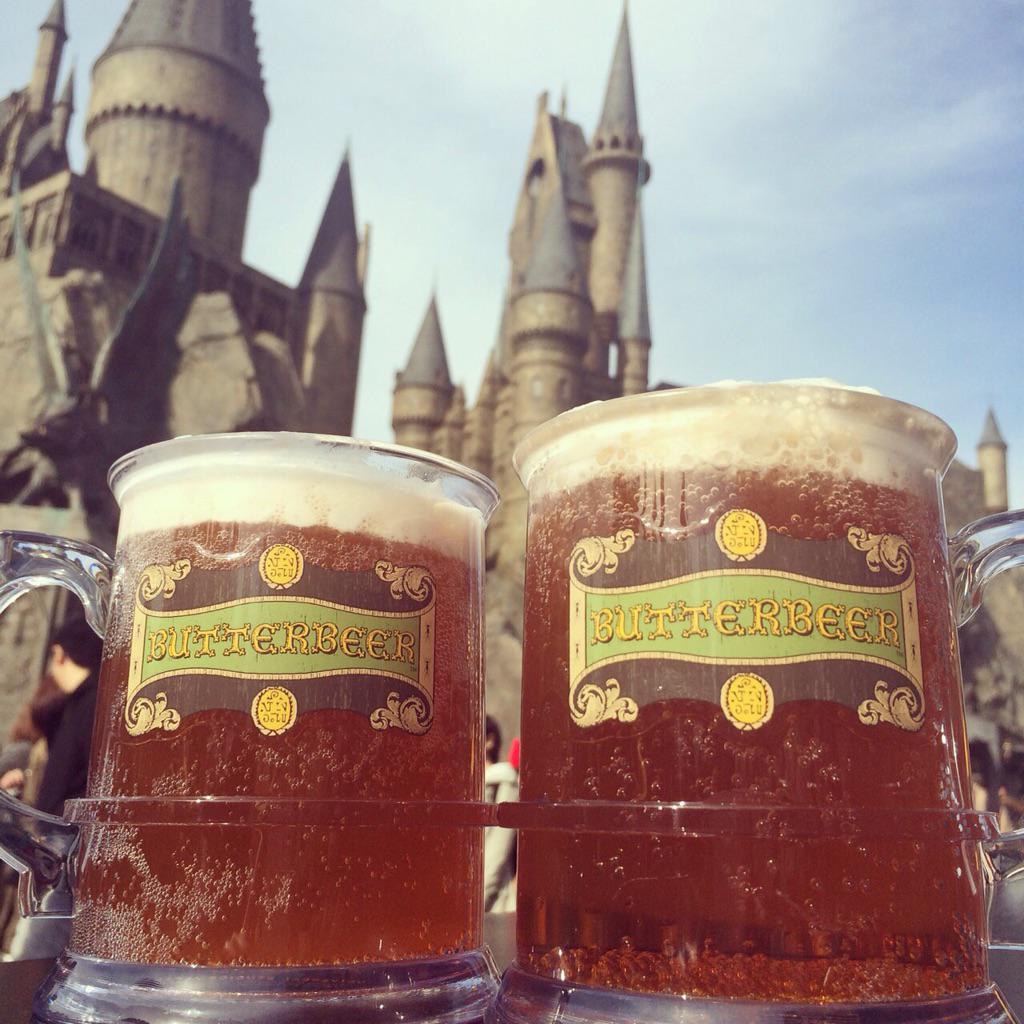 PtkThai's tweet photo. butter beer(non-alcoholic)🍻🍻ที่universal studio japan🎌 ถึงคิวจะยาวแค่ไหนก็แนะนำว่าควรรอเพราะคุ้มกับการรอมาก!!#USJ http://t.co/rcfTD8xlIv