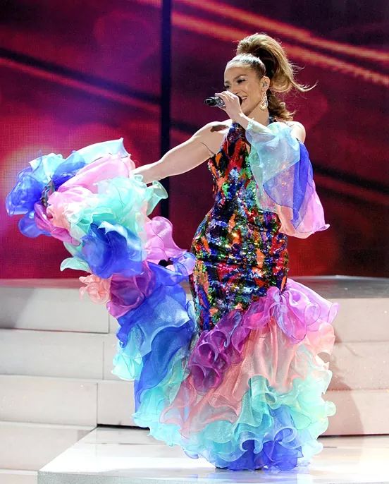 maica_jlovers's tweet photo. #AMAs2013 😁☝ @JLo ❤ http://t.co/C20imKGMc7