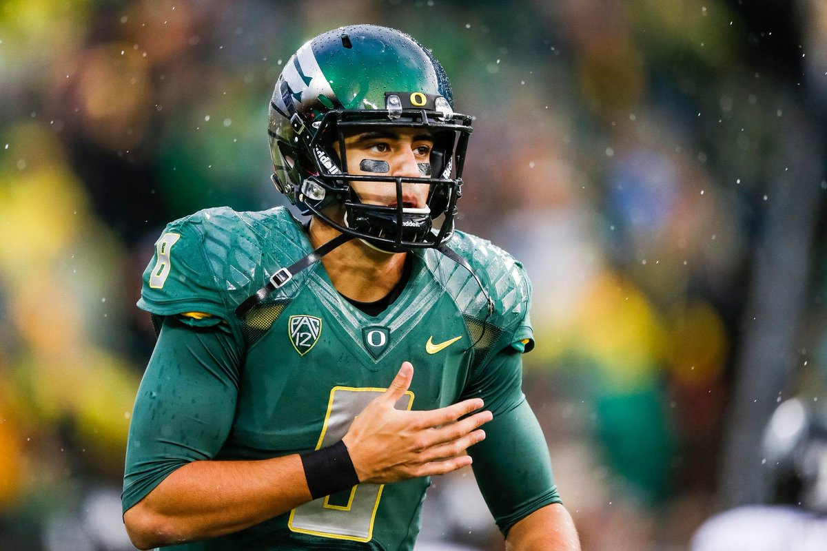 isaiahtruong's tweet photo. #Maloha to this gentleman who has done so much for Oregon while always remaining humble. Thank you, Marcus Mariota. http://t.co/FybQmq5eQ1