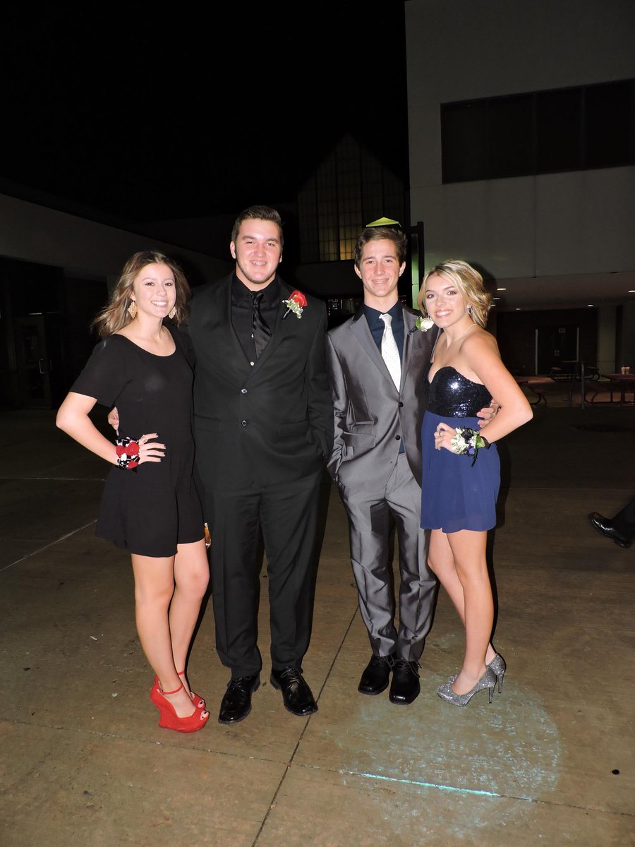 khilly14's tweet photo. My favorites of the night!! @maddie_mayerske @granthill69 @LukeWideman @__jessiehill #fallball2014 http://t.co/eb31IpMXtt
