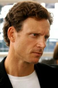 SydEBloom's tweet photo. "@Scandal_Passion: @lakergrl123 @SydEBloom @ScandaLuscious @jmar364 #NeverEnoughTony http://t.co/yjbRWsRJ5R" ~why does he look hot here?