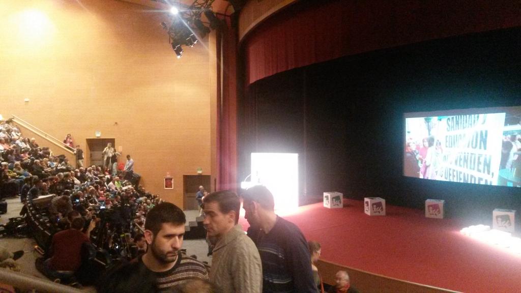 antoniamorillas's tweet photo. .@MorenoG_Agustin en #Encuentro #NuevoPais 'hay mucha fascinación con lo nuevo,nosotrxs reivindicamos los principios' http://t.co/VJz1gvRs68