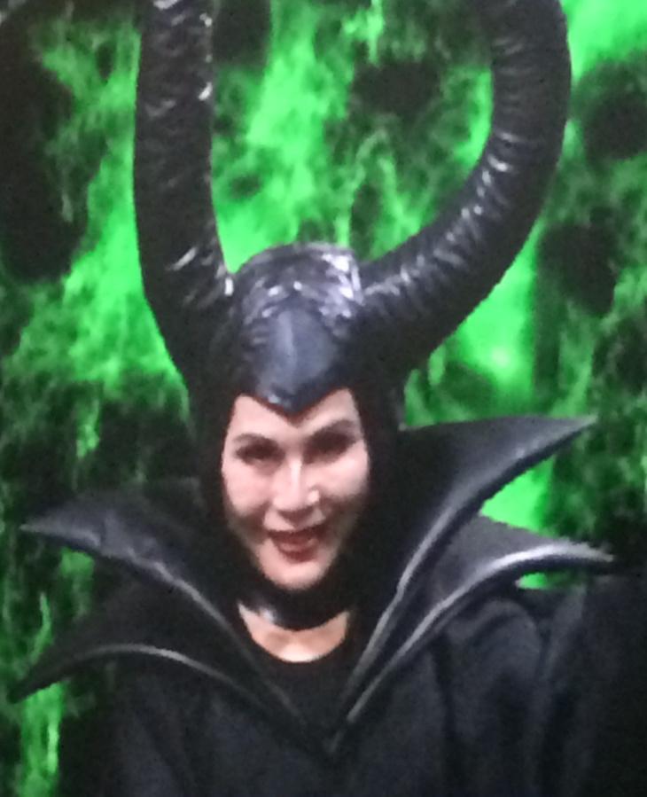 デヴィ夫人のマレフィセントコスが似合いすぎて怖い 夢に出てきそう Togetter