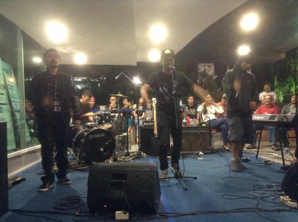 saweransPRSDN's tweet photo. @neo_rap memulai sesi final #saweransaudara #respect http://t.co/eLOynPZIHf