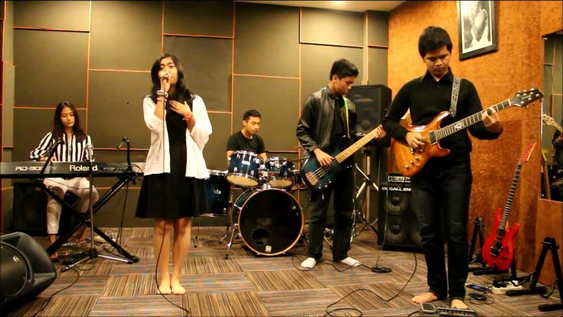 Nih dengerin band keren.. soundcloud.com/thealvincimusi…