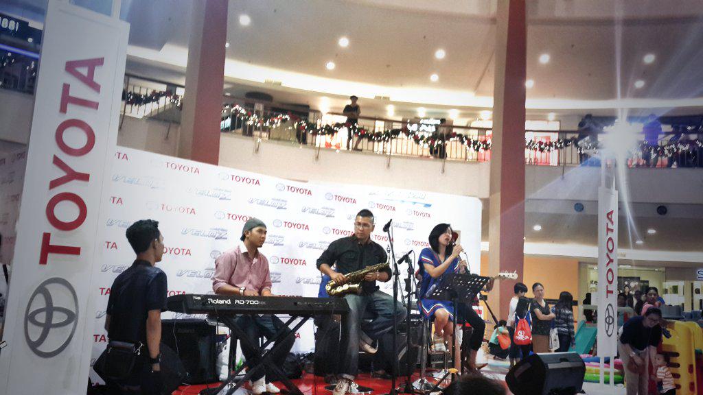 ToyotaID's tweet photo. This is gonna be the best day of my life~ Yuk nyanyi bareng GitaCoustik hanya di booth Toyota Mall #AvanzaExplore http://t.co/y8ExaBLCqE