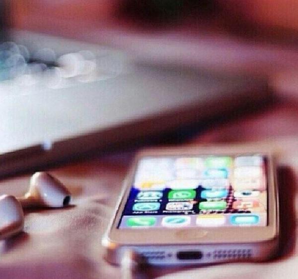 هات غيم السوالف وإنهمرلي مطر
وإنت تدري لغيرك كل سمعي جفاف

بلل القلب بحروفك وخل العمر
يحصد الورد من صوتك بوقت القطاف