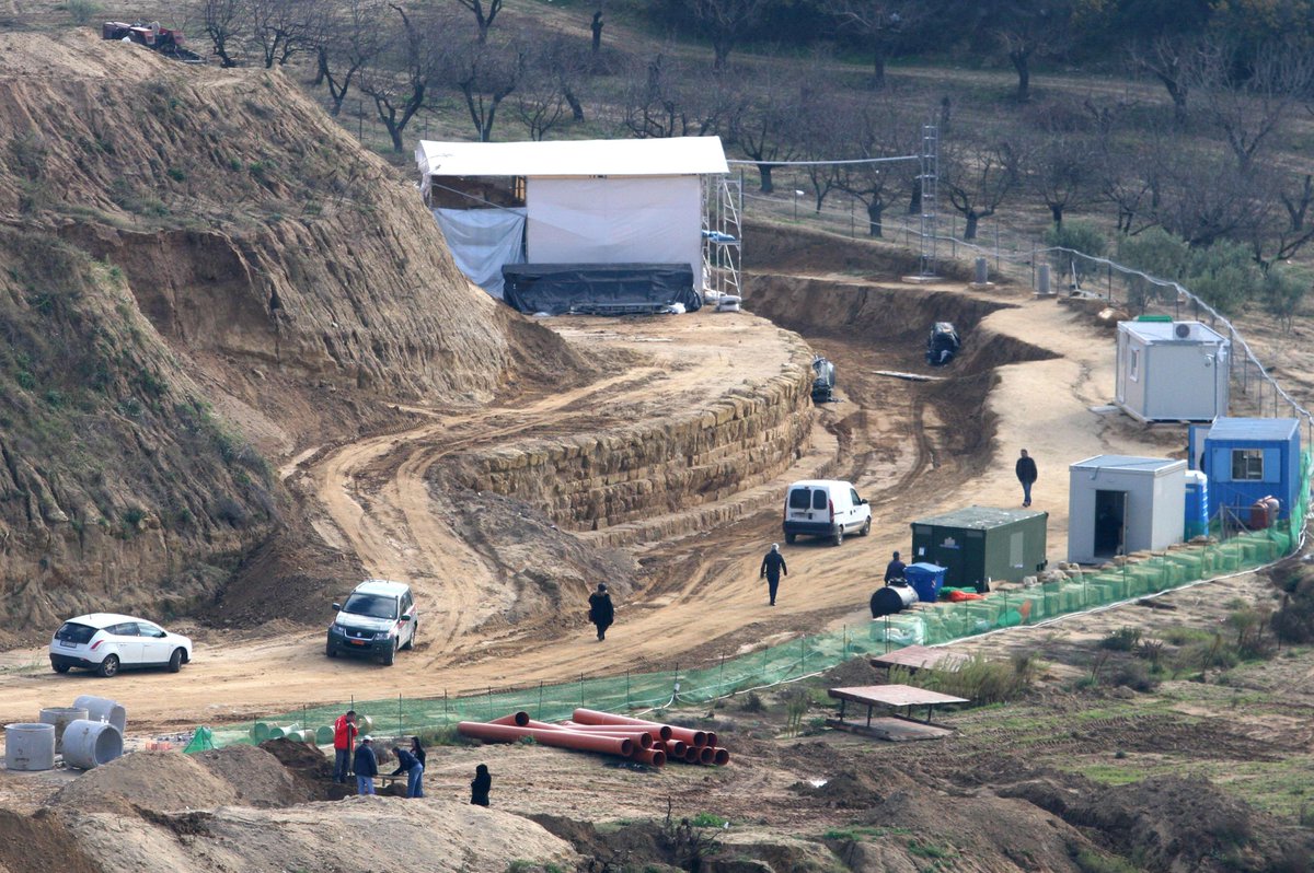 NBCNews's tweet image. Greek archaeologists open new chapter at Amphipolis tomb nbcnews.to/1y2Supi