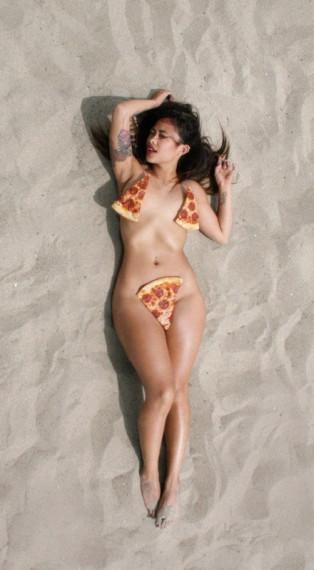 Stele_9's tweet photo. Pizza everyone ?? http://t.co/qXoGZ9YhzT