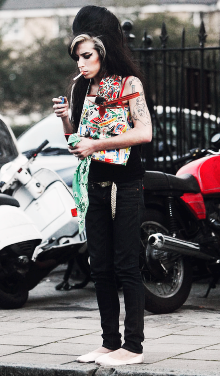 #BunlarıBiliyorMusunuz
Amy'nin kendine özgü tarzı,modacılarda dahil olmak üzere birçok insana ilham kaynağı olmuştur.