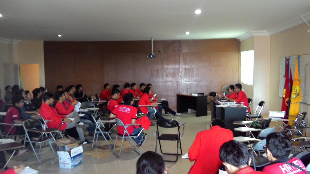 HMTIEM_STTMIGAS's tweet photo. Pembahasan tatib (mubes HMTIEM) http://t.co/AxCNWFxXjn