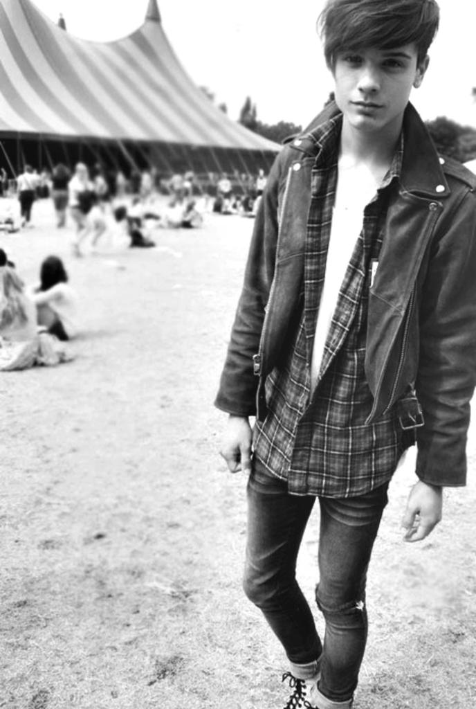 Cameron boyce 2013. Boy boy boy i now. Boy boy boy i now. бенджамин ласниер. Backstreet boys 1992.