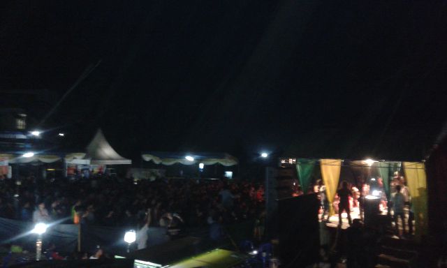 selterkuat's tweet photo. Malam yang indah brada.. teruslah tertawa tak terhingga hahaha just for  Freedome and peace uyeeehh~ @SamaReggae http://t.co/IgGmqzbGjt