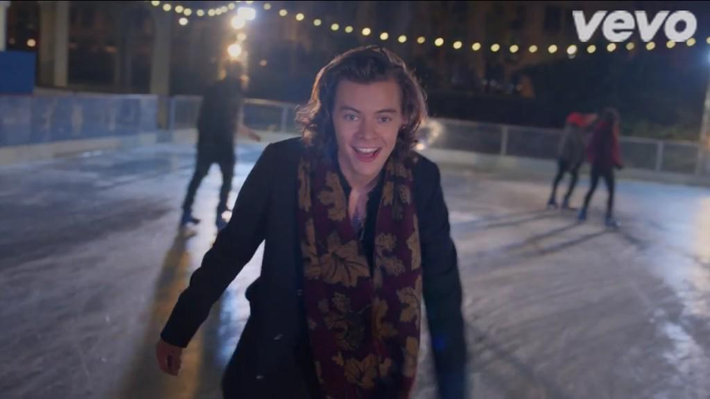 MoekAriana's tweet photo. i like this song!!!
harry is soo cool😍
#NigthChangesVideo http://t.co/LSfvmn8OWs
